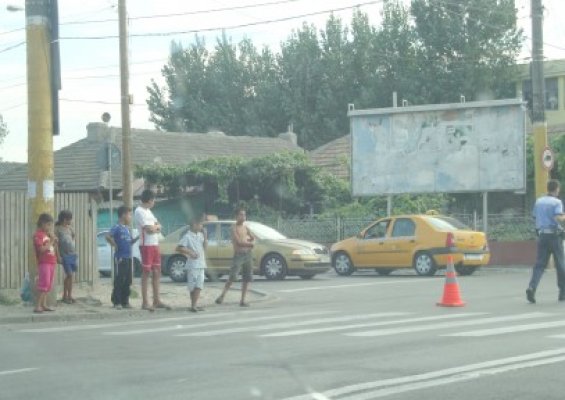 Accidentat pe trecerea de pietoni, în Palas